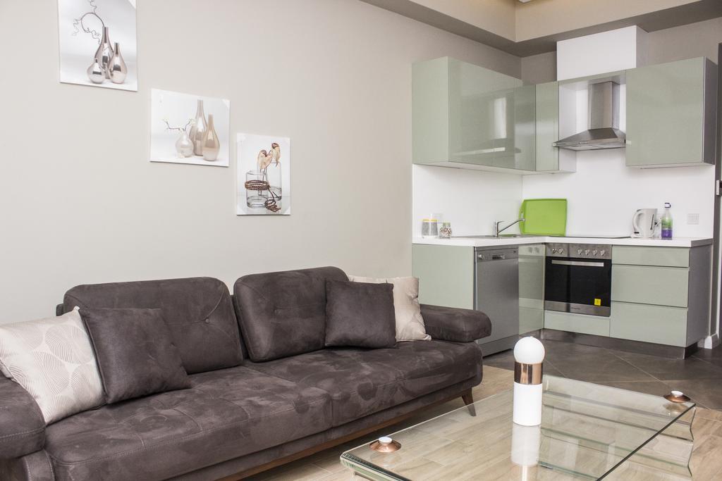 Accra Luxury Apartments Cantonments ภายนอก รูปภาพ